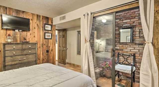 Апартаменты Elegant El Paso Condo ~ 10 Mi to Downtown!