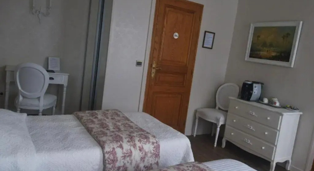 Трёхместный номер Standard Hotel Dandy Rouen centre