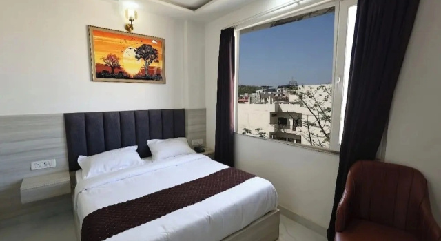 Номер Deluxe Hotel Finch Grand by Revaantra