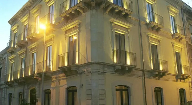 Четырёхместный номер Superior с балконом Hotel La Ville