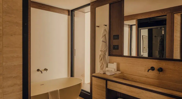 Люкс с балконом Aethos Hotel Monterosa