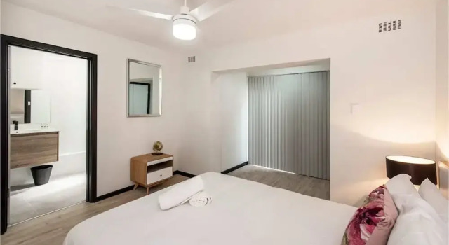 Апартаменты Convenient 1BR Apartment Close to Foreshore & Cbd