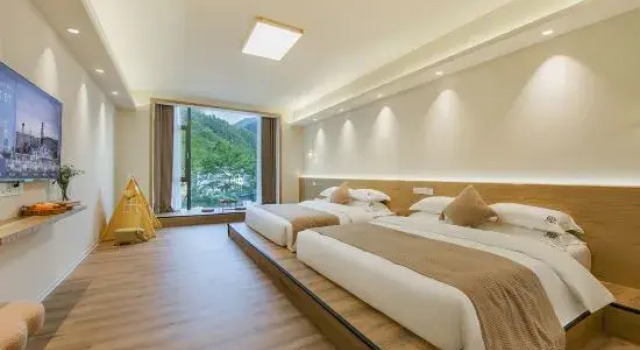 Letto in camerata 1· Shine Diary