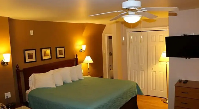 Двухместный номер Standard Midtown Motel & Suites