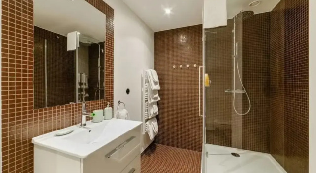 Beautiful 4p Apartment Near Eiffel Tower, Забронировать Апартаменты/квартира 15-й округ: Порт-де-Версаль Париж, рядом с Espace Nadeshiko Paris France