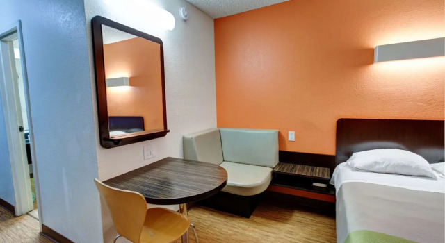Executive Inn & Suites, Rezervați Mini-hotel Houston Houston