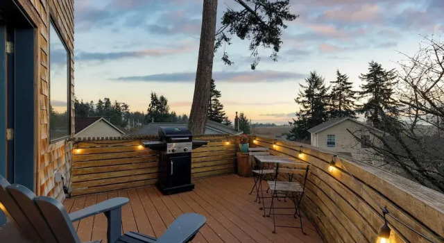 Коттедж Deck Views, Fire Pit, Pool, 3 Mins to Beach Madrona Tree Retreat by Avantstay