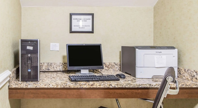 Comfort Inn & Suites Greenwood near University, Забронировать Отель Отели Гринвуд 4 звезды, рядом с Университет Lander, 4*