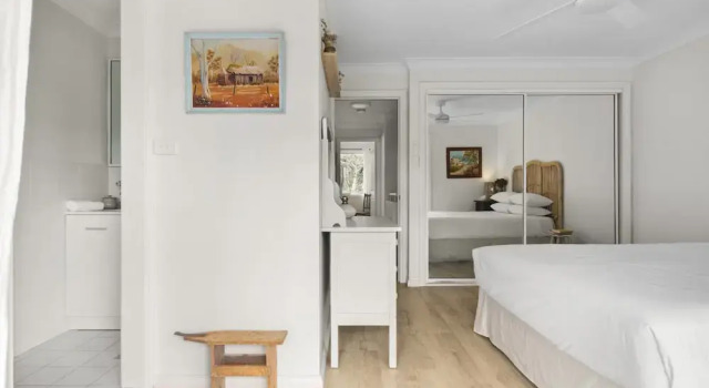 Bright Coastal Townhouse With BBQ & Courtyard
