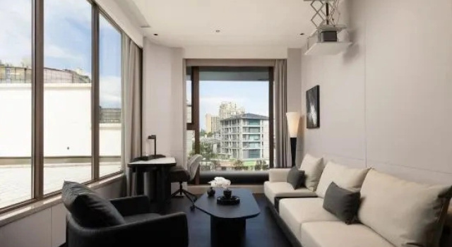 Люкс с балконом Jinhua Wuyi Gucheng Hushan Plaza Atour Hotel