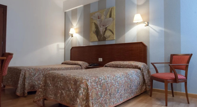 Четырёхместный номер Standard Hotel Unzaga Plaza