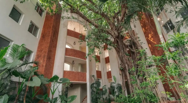 2BR w Rooftop Pool in North Goa Close to Beaches, Varaa Huoneisto Verem Pohjois-Goa