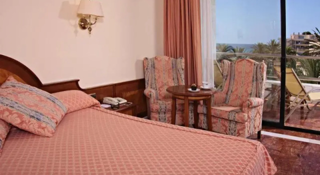 Standardowy dwuosobowy pokój z widokiem na morze Serrano Palace