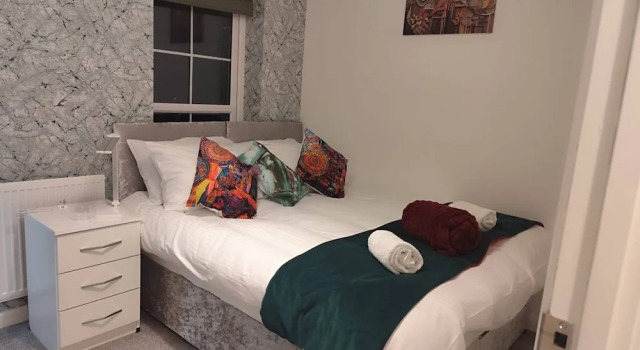Spacious Home for Groups Sleeps 8