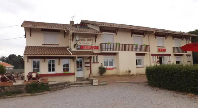 Hotel Le Cormier 9, Забронировать Отель Шоле Замок Пюи-дю-Фу