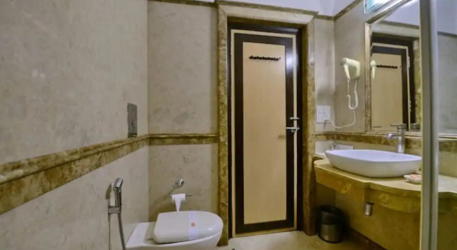 Люкс Royal Hotel Southgate Delhi