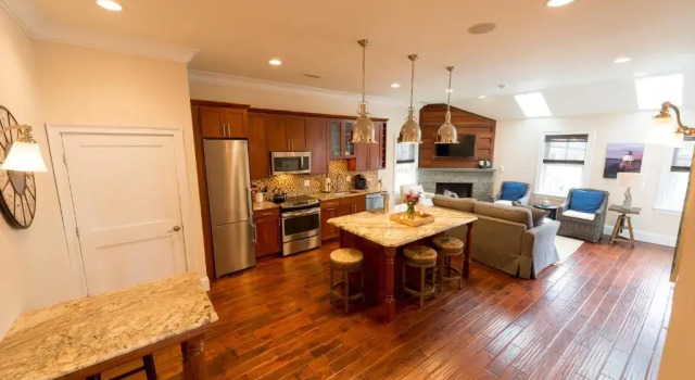 Апартаменты The Newport Lofts - 548 Thames Street