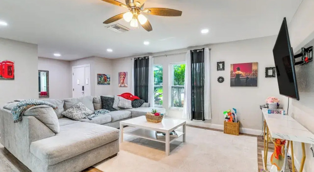 Коттедж Lakefront Home w/ Heated Pool, Near Disney