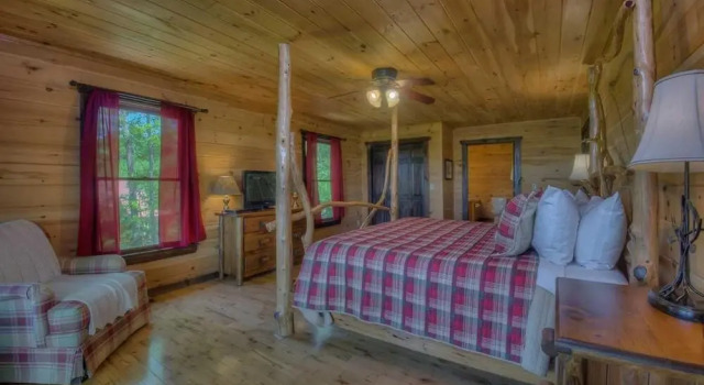 Bearly Behaving by Escape to Blue Ridge, Buchen Sie Hotel Blue Ridge 