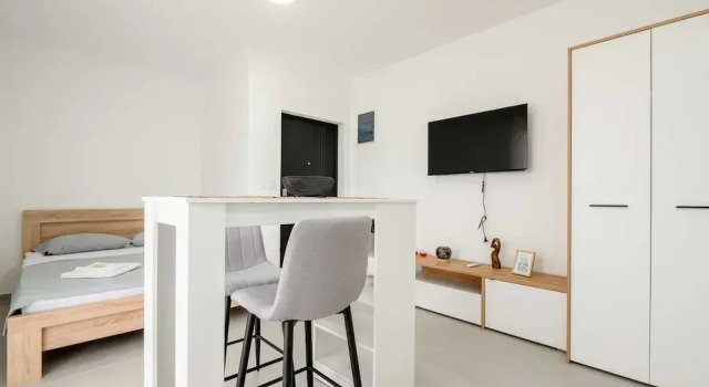 Студия с балконом Apartments Milivojevic
