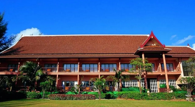 Lanta Casuarina Beach Resort