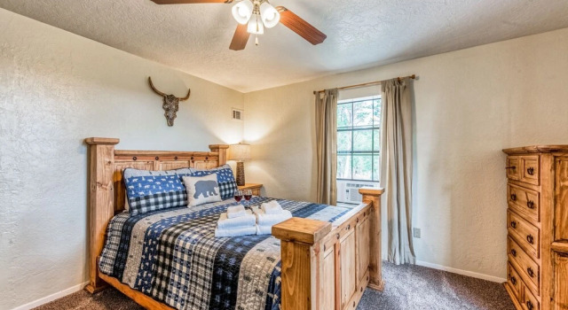 Four Cubs by Ruidoso Vacation Rentals, Varaa Lomakoti Ruidoso New Mexico