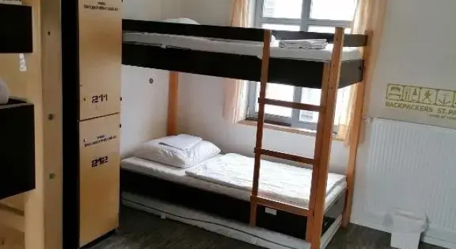 Кровать в общем номере Backpackers St. Pauli