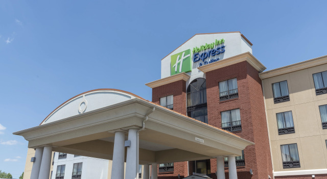 Holiday Inn Express Hotel & Suites New Philadelphia by IHG, Book Hotel New Philadelphia 