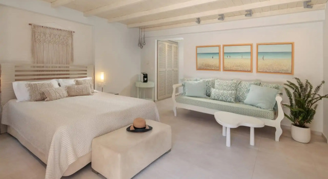 Трёхместный номер Standard Iria Beach Art Hotel