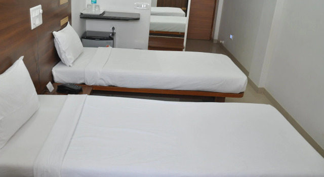 Hotel Excellency Inn, Забронировать Отель Отели штата Махараштры по системе «всё включено», Всё включено