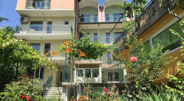 Royal Hostel Golden Sands, Book Hostel / Vandrerhjem Hostels i Varna region, Hostel / Vandrerhjem