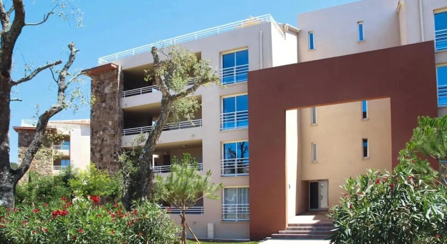 Апартаменты с 2 комнатами Residence Salina Bay, Porto Vecchio, Apartment garden side