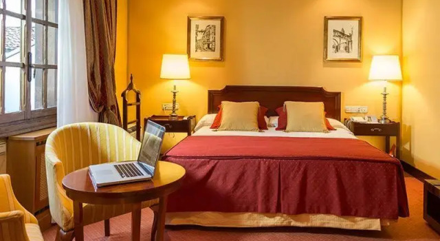 Трёхместный номер Standard Дуплекс Eurostars Hotel de la Reconquista