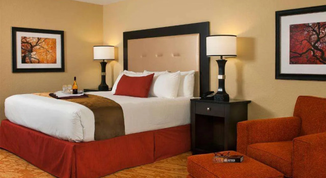 Branson Hillside Hotel, Забронировать Отель Отели Table Rock Lake с парковкой, Парковка