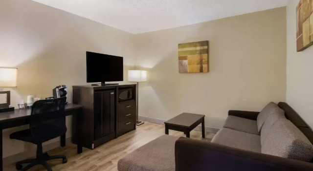 Люкс SureStay Plus Hotel by Best Western Jackson