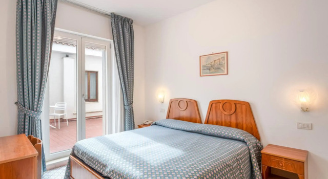 Hotel Eliseo Parks, Забронировать Отель Отели Сант-Аньелло 4 звезды, рядом с Железнодорожный вокзал Сант-Аньелло линии Circumvesuviana, 4*