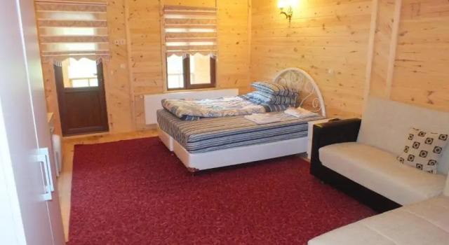 Трёхместный номер Standard с балконом Yedigoller Hotel & Restaurant