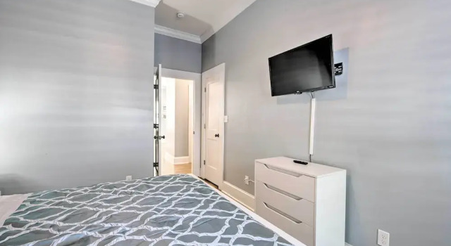 Modern Atlanta Getaway ~ 3 Miles to Downtown!, Boek Vakantiehuis Hotels in Georgia met parkeren, Parkeren