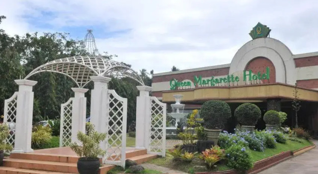 Queen Margarette Hotel, Забронировать Отель Лусена Лусон