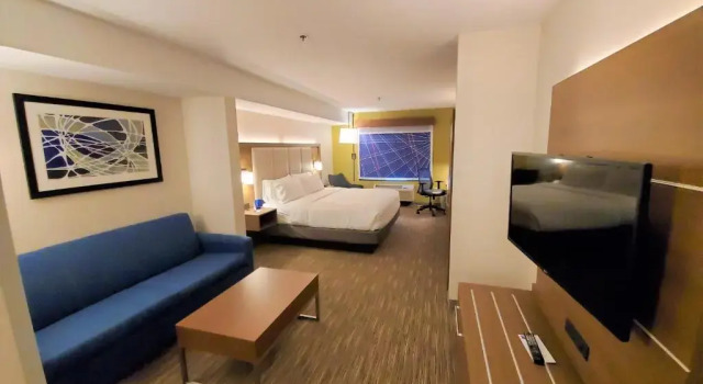 Люкс Holiday Inn Express Hotel & Suites Seattle North - Lynnwood by IHG