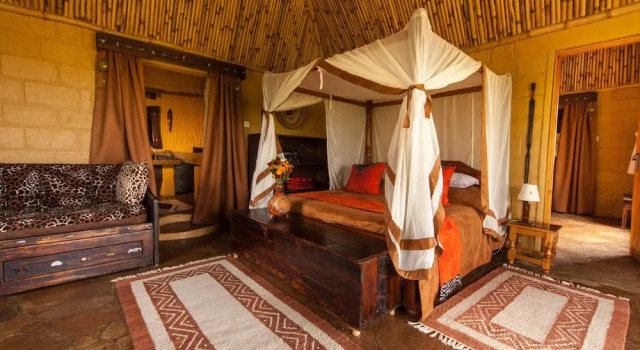 Rhino Watch safari Lodge