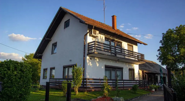 A house, free parking, sauna, Забронировать Отель Копривница Копривницко-Крижевацкая жупания
