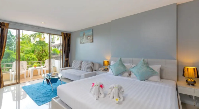Номер Deluxe с балконом и с видом на бассейн Club Bamboo Boutique Patong Beach Resort