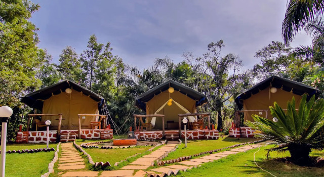Sherbaug Theme Park & Luxury Tents, Забронировать Отель Отели штата Махараштры с бассейном, Бассейн