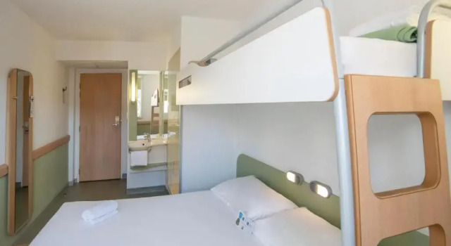 Трёхместный номер Standard ibis budget Ajaccio