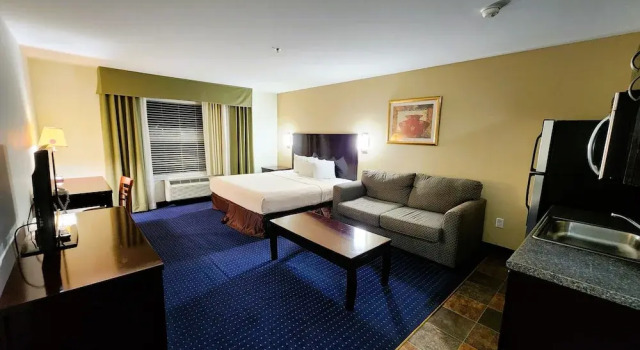 Двухместный номер FairBridge Inn & Suites Canadian