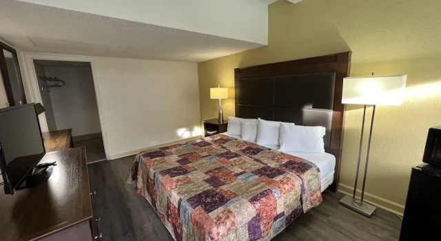 James River Inn & Suites