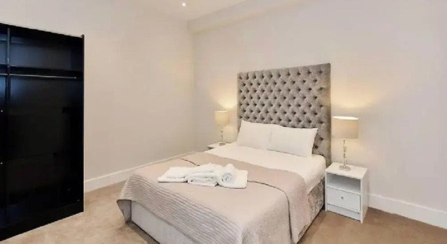 3-bed South Kensington Flat With Outdoor Terrace, Забронировать Апартаменты/квартира Апартаменты Лондона, рядом с Церковь Святой Троицы в Бромптоне, Апартаменты/квартира