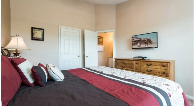 3 BR 2 Miles to Disney Pool Free Wifi and More