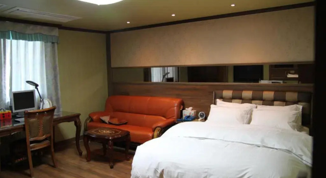 Люкс Gunsan Western Hotel